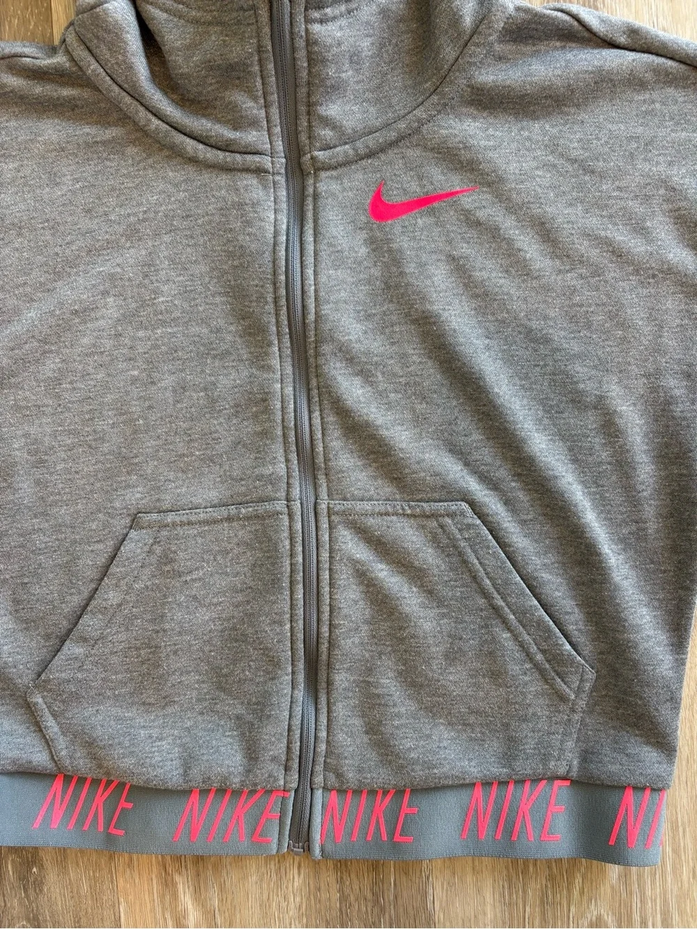 Girl’s Nike Dry Core Studio Short Sleeve Hoodie with Pink Swoosh size M 10-12
